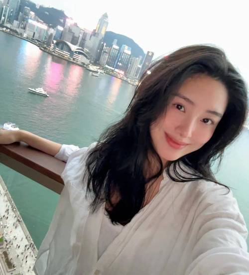 狂操白丝美女的相关介绍