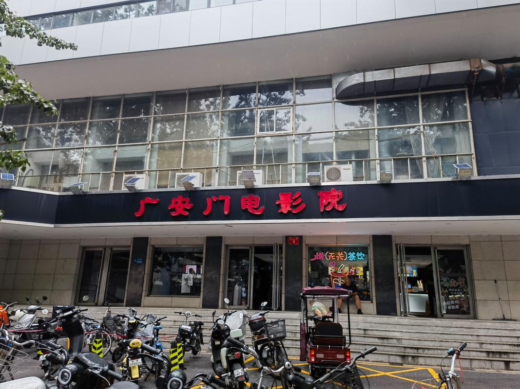 一边摸上的相关介绍