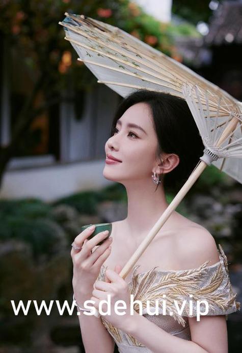 一边亲一边摸免费看第一次的相关介绍