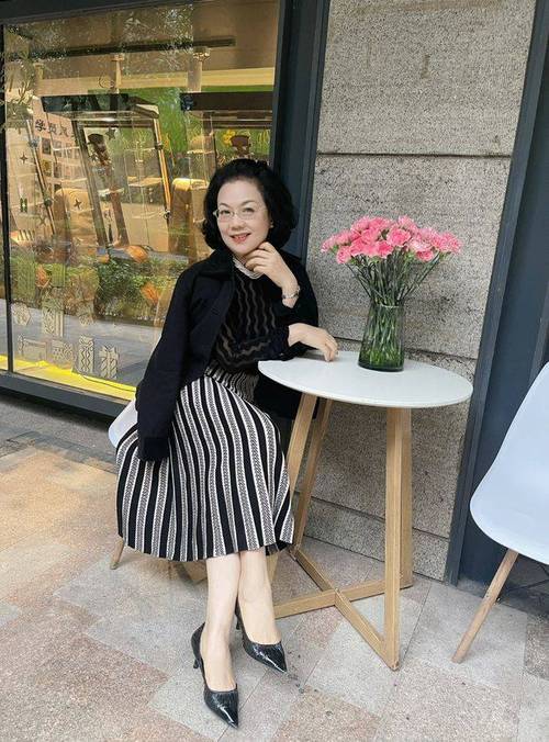超碰人妻少妇的相关介绍