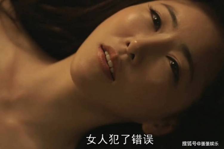 美女玩弄自己的相关介绍