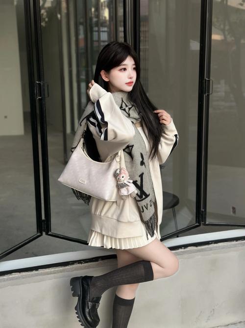 性姿势美女的相关介绍