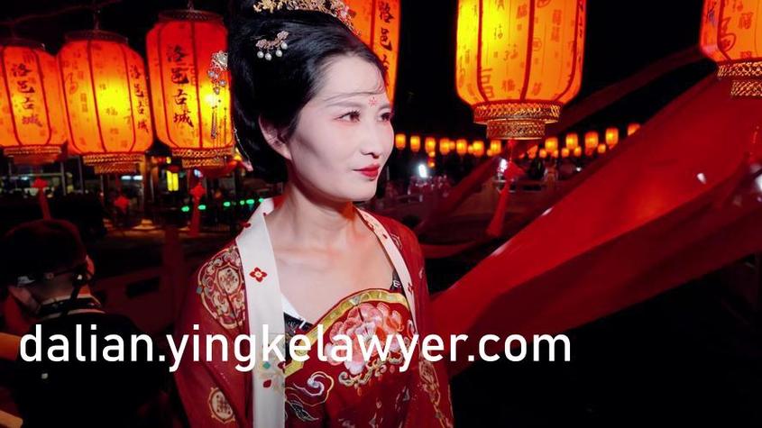 美女被扒开操的相关介绍
