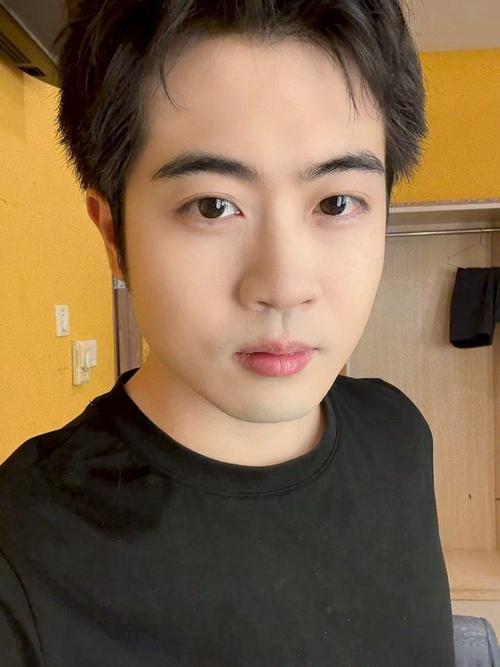 巨乳骚受的相关介绍