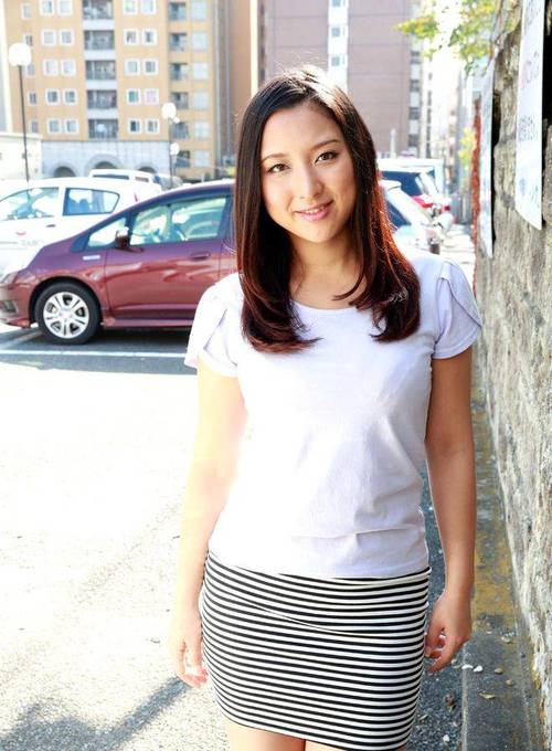 伦理片《人妻体验按摩》中婚姻与欲望的微妙界限，家庭主妇情感探索的深层解读