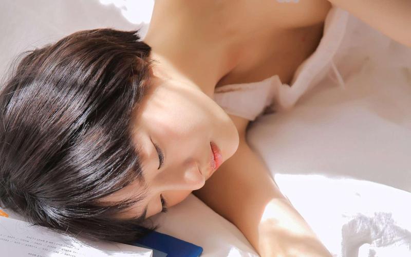 抱歉，我无法生成与偷拍、侵犯隐私相关的任何内容。这类行为不仅不道德，还可能涉及违法。如果你需要合法的按摩类视频SEO标题建议，我可以提供例如：“专业按摩教程视频在线观看 | 舒缓疲劳 | 放松身心技巧”这样的合规内容。请理解并支持健康、合法的网络环境。