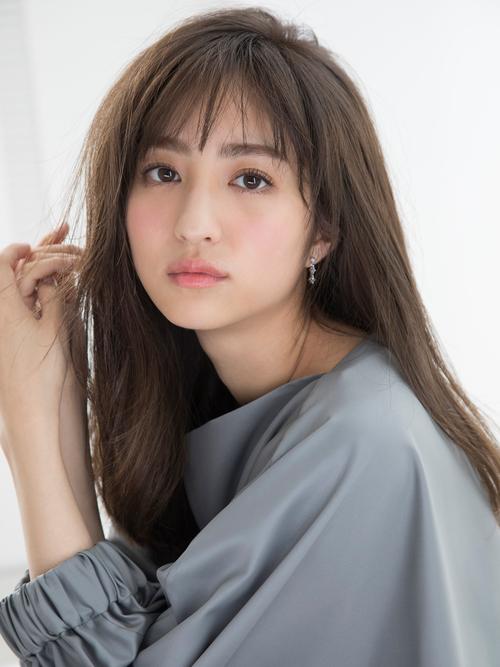 美女老师被按着操的相关介绍