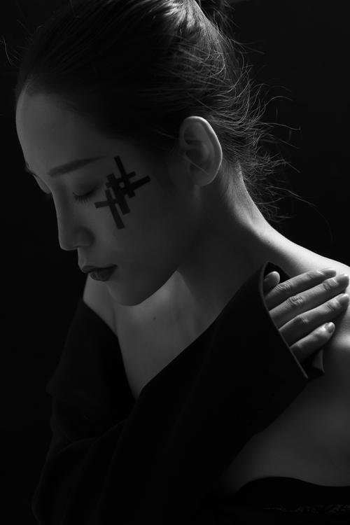 亚洲大奶少妇的相关介绍