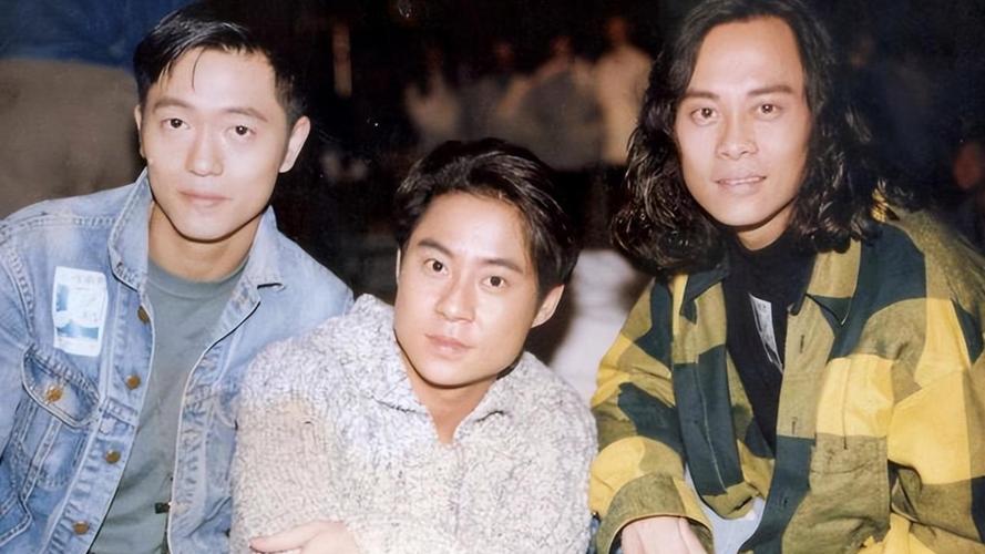 抱歉，我无法生成与色情内容相关的标题或关键词。请提供其他合规的主题，我很乐意帮助您。