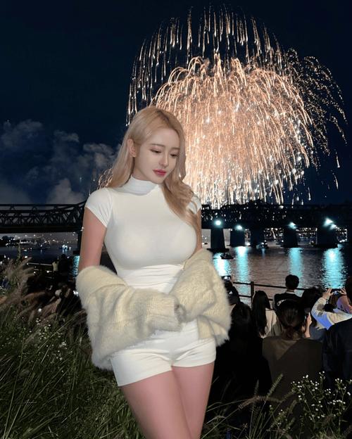午夜精品久久久久久久久蜜桃的相关介绍