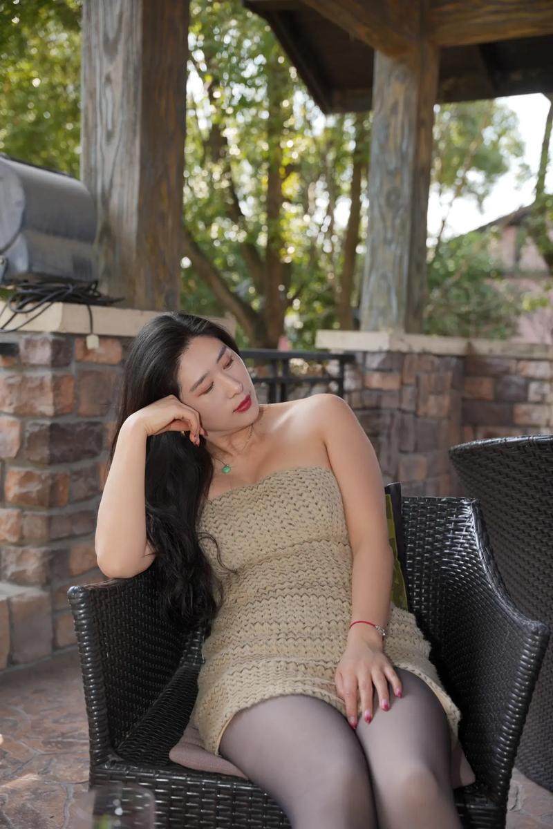基于“亚洲少妇中文”生成的一个SEO标题，包含3个长尾关键词：

**亚洲少妇中文日常Vlog：家庭生活、时尚穿搭与中式烹饪分享**