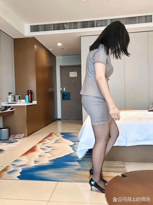 老师操小逼的相关介绍